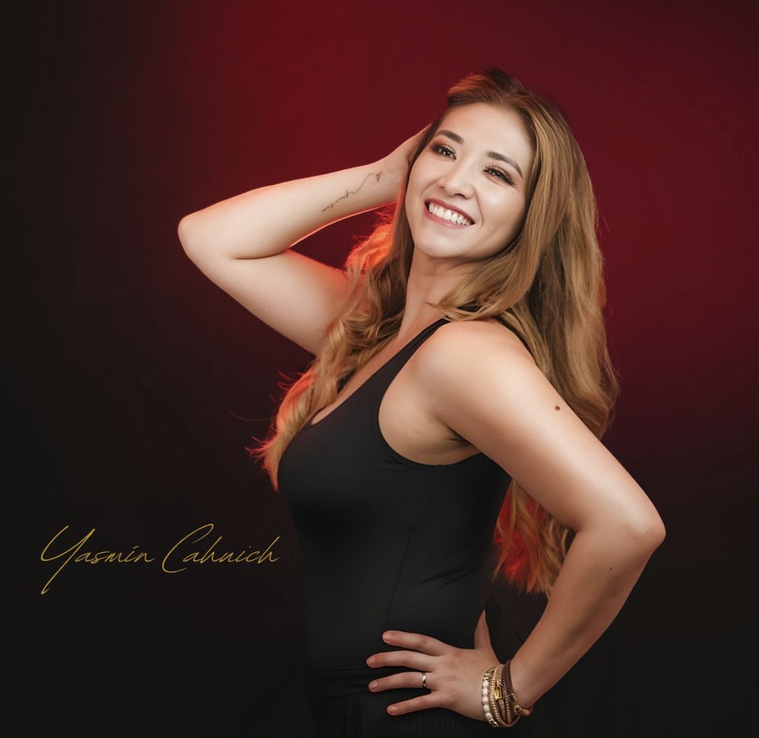 Yasmin — retrato contemplativo, luz natural